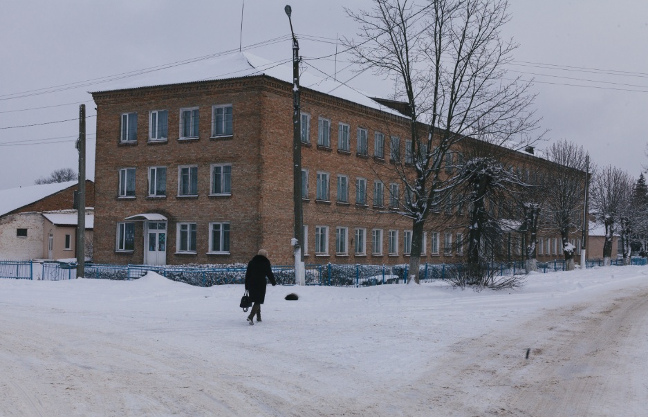 Школа в Ратному, яку цьогоріч закінчив Максим